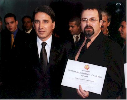 Ex-Governador Germano Rigotto (esq.) e Marcone Hahan de Souza na entrega do Certificado PGQP.